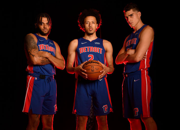 少遭飞镖反 少遭飞镖反